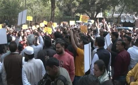 Rashmi Agrawal On Twitter Rt Ndtvfeed Aap Protests Outside Bjp