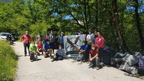 Associazioni In Campo A San Vincenzo Per Ripulire Un Area Montana