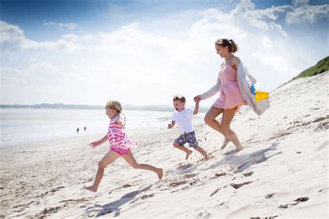 Der richtige Sonnenschutz für Kinder - rundumgesund.de
