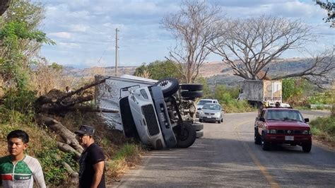 Camión Con Migrantes Vuelca En La Carretera La Angostura Chiapas Hay