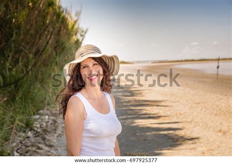 Handsome Mature Busty Woman Very Good Foto De Stock 697925377 Shutterstock