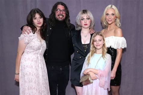 Dave Grohl S Daughter Violet Shares First Instagram Post Since Her Dad