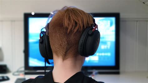 Gamers Are Now Checking Their Heads For A Disturbing Reason | GIANT ...