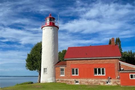 21 BEAUTIFUL Michigan Lighthouses To Visit One Day