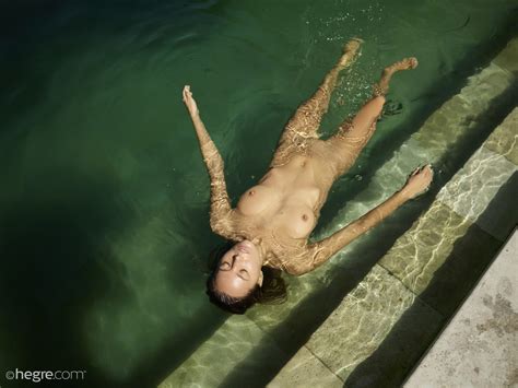 Seni Kolam Telanjang Semanggi Terima Kasih Foto