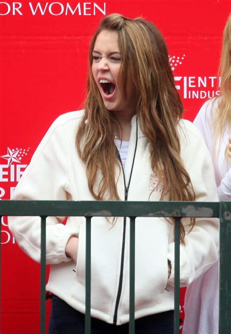 Celebrities Yawning: A Complete Guide | StyleCaster