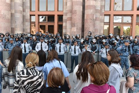 ATAC cu bombă împotriva guvernului din Armenia dejucat de serviciile