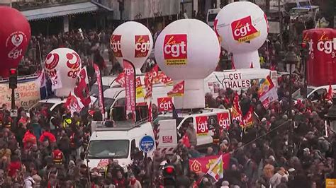 Arde Francia En La Novena Jornada De Protestas Y Huelgas Contra La