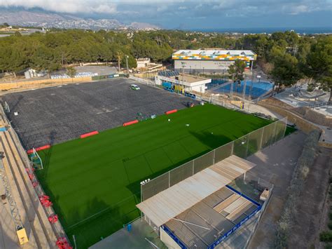 En marcha las obras de renovación del campo de césped artificial del