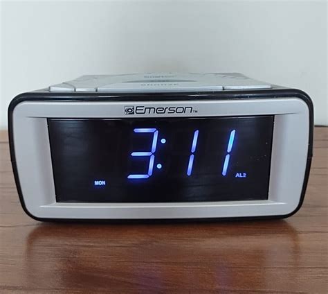 Emerson Cks9031 Smart Set Dual Alarm Clock Amfm Radio Tested Ebay