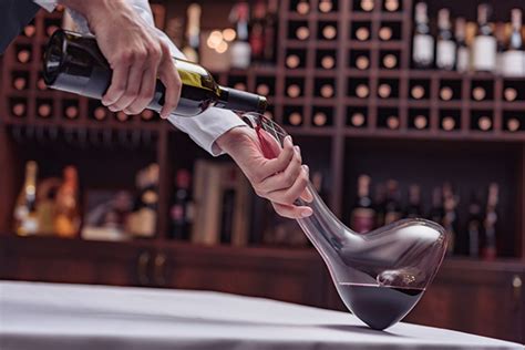 How To Decant Wine A Complete Guide To Wine Decanting