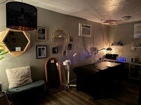 Naked Bodhi Wax Studio Spa Looker