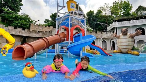 Berenang Di Kolam Besar Perosotan Warna Warni Dan Ketemu Kura Kura