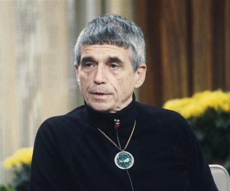 Jesuit Priest Peace Activist Daniel Berrigan Dies At 94 Nbc News