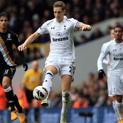 Michael Dawson Signs 3-Year Contract Extension with Tottenham Hotspur | News, Scores, Highlights ...