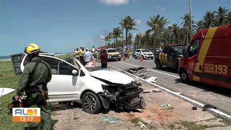 Acidente Entre Carro Caminh O E Carreta Deixa V Timas Presas S