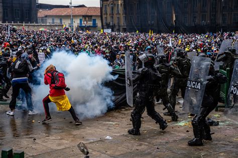 Por qué las marchas se convierten en manifestaciones masivas La