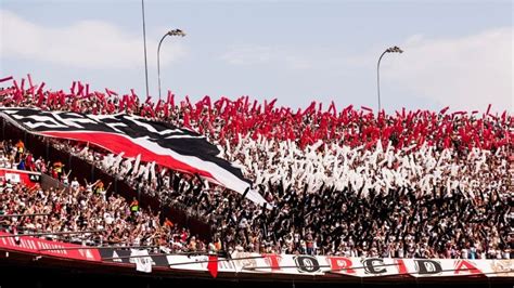 Torcida organizada pede demissão de Rogério Ceni