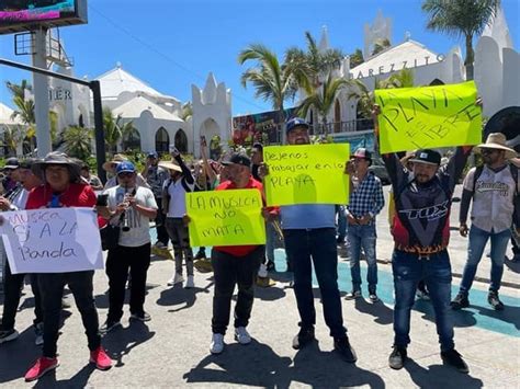 Bailando turistas se unen a manifestación de músicos en Mazatlán Luz