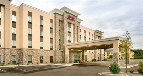 Hampton Inn & Suites Hudson, WI Hotel