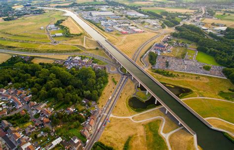 10 Amazing Water Bridges Of The World Navigable Aqueducts The