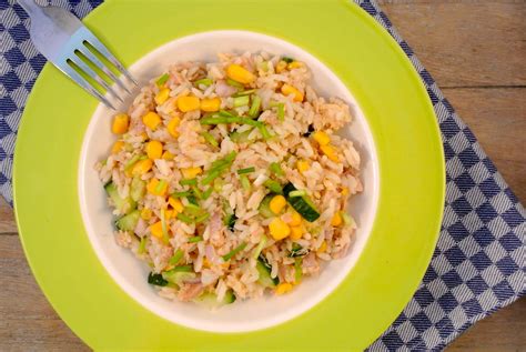 Rijstsalade met tonijn maïs en komkommer Lekker en Simpel