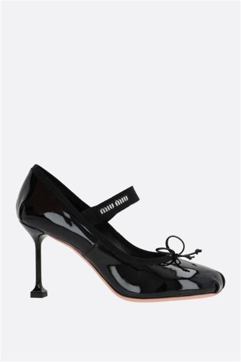 미우미우 여성 펌프스 elastic band detailed patent leather pumps MIU MIU