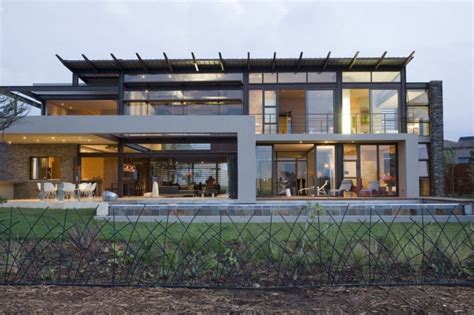 House Serengeti by Nico van der Meulen Architects