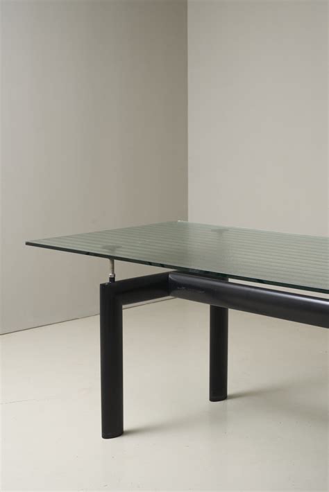 Dining table by Le Corbusier – Showroom_144