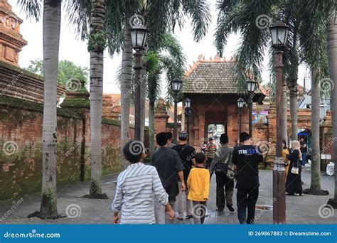 kudus december  photo portrait   kudus tower mosque