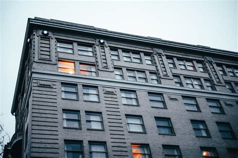 Brown and White Wooden House · Free Stock Photo