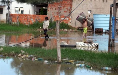 Evacúan A Unas 60 Familias De Zona Más Afectada Por Inundación En El Chaco Diario Libre