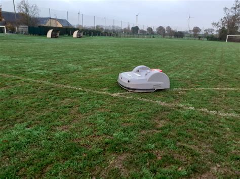 Actualit S Un Robot Tonte Pour L Entretien Des Terrains De Foot