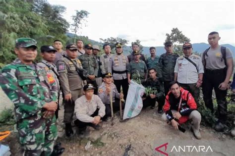 Buntut Dari Ladang Ganja Di Gunung Karuhun Polisi Memburu Pera