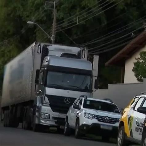 Carga de 19 toneladas de salmão roubada em Santa Catarina é localizada