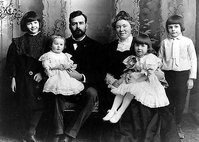 ERNEST HEMINGWAY as a child with His Parents and Family-1905 Portrait ...