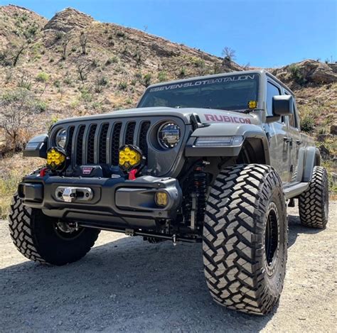 California Rockslide Engineering Electric Steps Jeep Gladiator JT