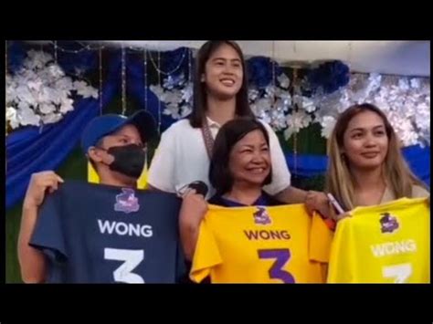 Deanna Wong Sobrang Bait Sa Fans Nagbigay Ng Choco Mucho Training Shirt