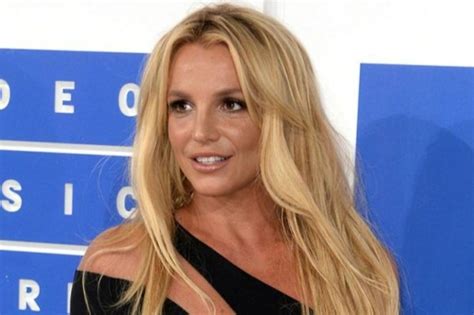 Britney Spears Posts Nude Selfie On Twitter After Instagram Account Is Deleted
