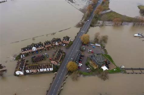 Tewkesbury flooding as seen from the air - picture gallery ...