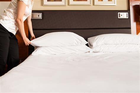 How To Make A Bed The Neat, Professional Way - Sparkle And Shine