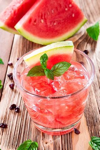 Bebidas Refrescantes Y Deli Para El Verano Glamour