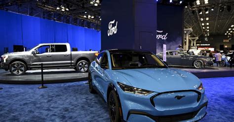 New York International Auto Show spotlights new vehicle trends - CBS News