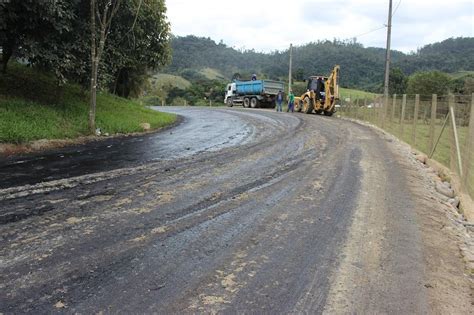 Pavimenta O Asf Ltica Em Mais Um Trecho Da Estrada Geral Rio Pinheiros