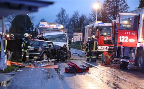 21 Jährige bei schwerem Verkehrsunfall in Neumarkt im Hausruckkreis