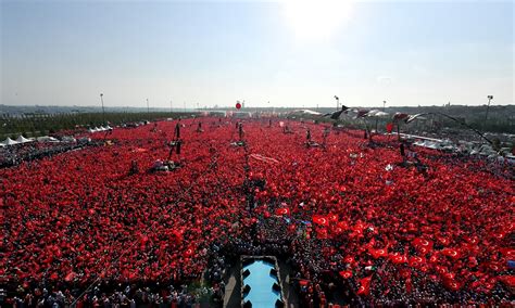 Over 3 million people gather in Istanbul for Democracy : r/pics