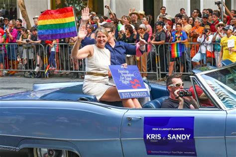 San Francisco Pride Parade Lesbian Married Couple Foto De Archivo