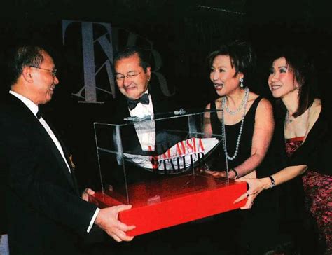 Couple Spotlight Tender Moments Of Tun Dr Mahathir Mohamad Tun Dr