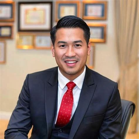 Phillip Nguyễn con trai tỷ phú Johnathan Hạnh Nguyễn viên mãn với hot girl đình đám Hà Thành