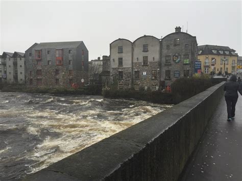 6 Must-Visit destinations in Ireland: Cliffs of Moher, Dublin Pubs